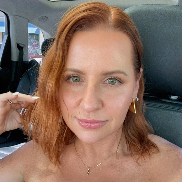 Meet your Posher, Rebecca - Picture 1 of 4